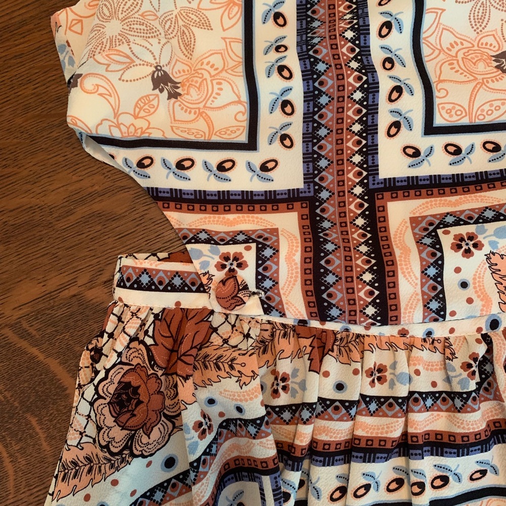 Beautiful Patterned TopShop Dress w Side Cutouts - Picture 6 of 6